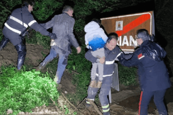 Padre ha tenuto due figli in una baita nella foresta per anni per paura del Coronavirus